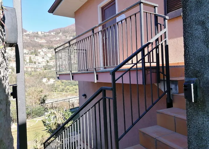 Diffuso Il Portichetto Sulla Collina A Vezio 3*